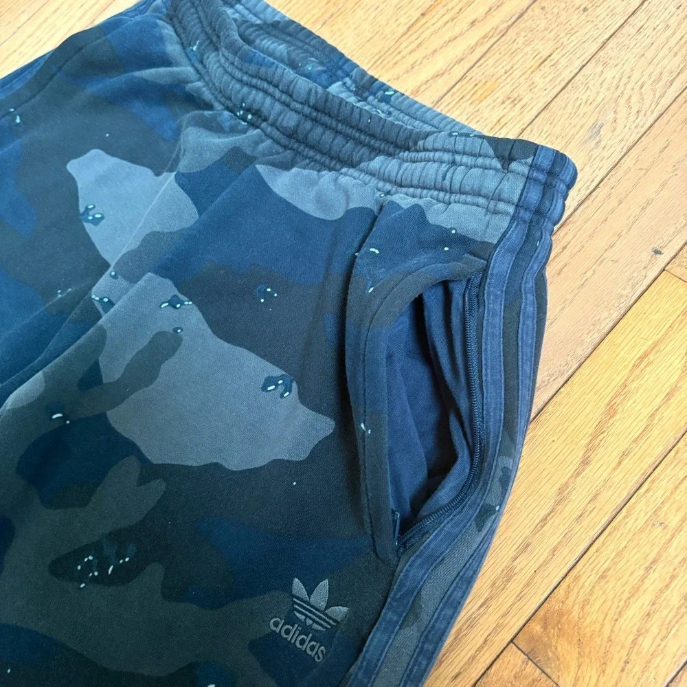 Adidas Originals Mens Camo Graphic Joggers Sweatpants Medium Gorpcore Blue Black